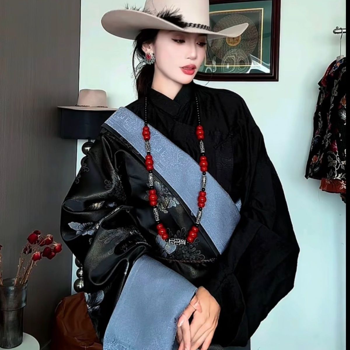 New Women's Bhutanese Tibetan  - Ethnic Fashion Shoot 评论和价格