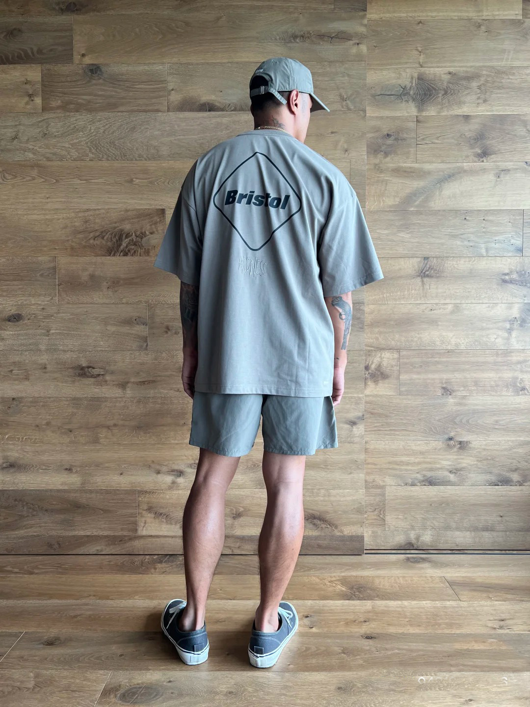 MADNESS X FCRB Double Box Logo - Urban Ethnic Fashion 评论和价格